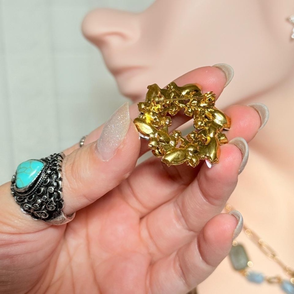 Elegant Multicolor Floral Brooch. - Picture 4 of 6